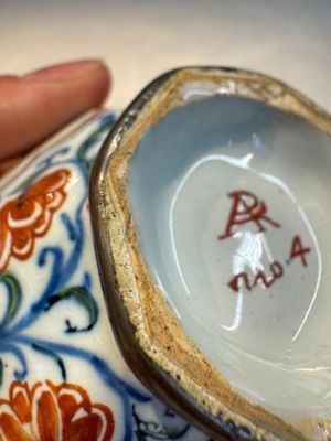Three polychrome Dutch Delft cashmere palette bottle vases, first quarter 18th C. — photo 12
