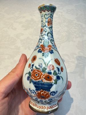 Three polychrome Dutch Delft cashmere palette bottle vases, first quarter 18th C. — photo 14