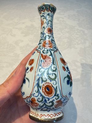 Three polychrome Dutch Delft cashmere palette bottle vases, first quarter 18th C. — photo 15