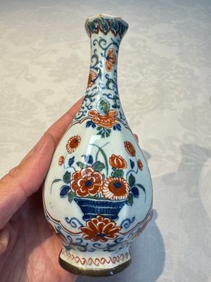 Three polychrome Dutch Delft cashmere palette bottle vases, first quarter 18th C. — photo 16