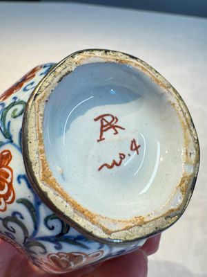 Three polychrome Dutch Delft cashmere palette bottle vases, first quarter 18th C. — photo 24