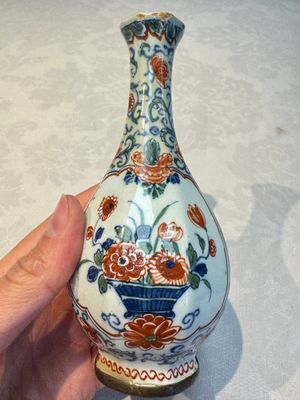 Three polychrome Dutch Delft cashmere palette bottle vases, first quarter 18th C. — photo 27