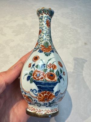 Three polychrome Dutch Delft cashmere palette bottle vases, first quarter 18th C. — photo 29