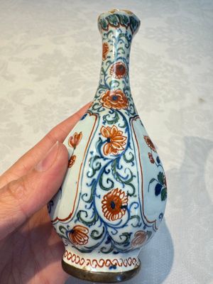 Three polychrome Dutch Delft cashmere palette bottle vases, first quarter 18th C. — photo 30