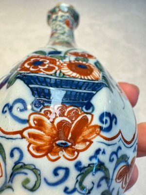 Three polychrome Dutch Delft cashmere palette bottle vases, first quarter 18th C. — photo 31