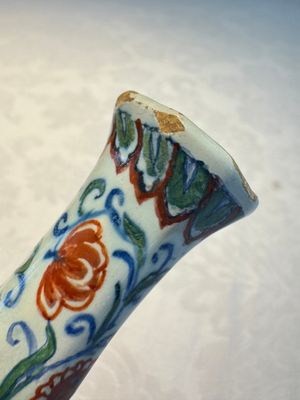 Three polychrome Dutch Delft cashmere palette bottle vases, first quarter 18th C. — photo 35