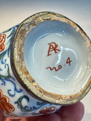 Three polychrome Dutch Delft cashmere palette bottle vases, first quarter 18th C. — photo 37