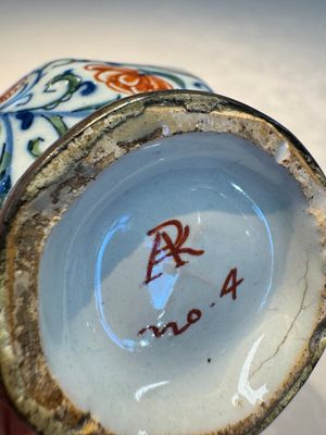 Three polychrome Dutch Delft cashmere palette bottle vases, first quarter 18th C. — photo 39