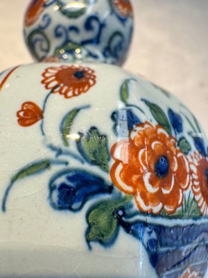 Three polychrome Dutch Delft cashmere palette bottle vases, first quarter 18th C. — photo 6