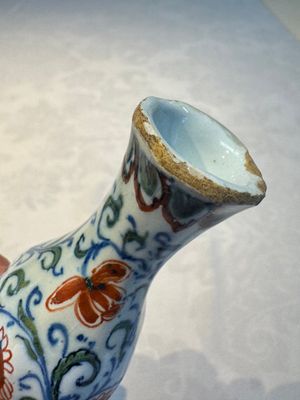 Three polychrome Dutch Delft cashmere palette bottle vases, first quarter 18th C. — photo 9