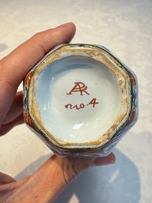 Three polychrome Dutch Delft cashmere palette bottle vases, first quarter 18th C. — photo 10