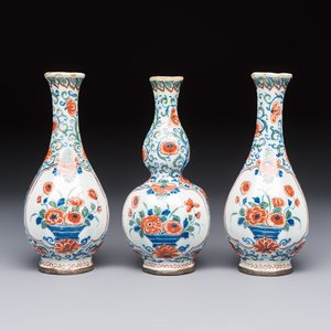 Three polychrome Dutch Delft cashmere palette bottle vases, first quarter 18th C. — photo 4