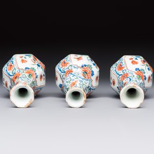 Three polychrome Dutch Delft cashmere palette bottle vases, first quarter 18th C. — photo 6