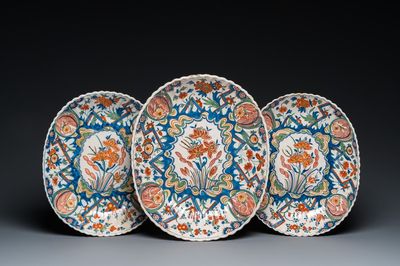 Three polychrome Dutch Delft lobed oval 'lightning' dishes, 1st quarter 18th C.