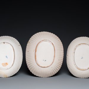 Three polychrome Dutch Delft lobed oval 'lightning' dishes, 1st quarter 18th C. — photo 3