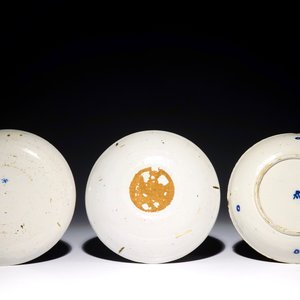 Three polychrome Dutch Delft plates with quails and a parrot, 18th C. — photo 2