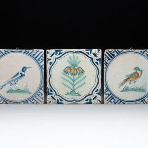 Three polychrome Dutch Delft tiles with birds and a flower, 17th C. — photo 1