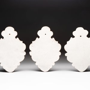 Three polychrome Dutch Delft wall sconces, 19th C. — photo 2