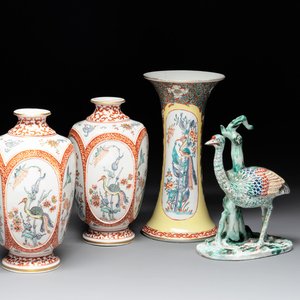 Three porcelain Kakiemon-style vases and a sculpture of a crane, France, Chantilly, 18/19th C. — photo 1