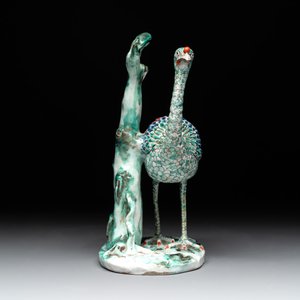 Three porcelain Kakiemon-style vases and a sculpture of a crane, France, Chantilly, 18/19th C. — photo 15