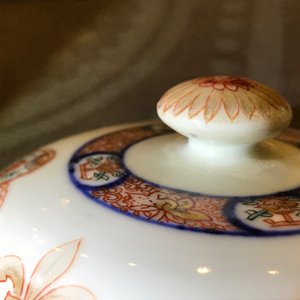 Three round Chinese armorial tureens and covers from the service of King Louis XV of France, Yongzheng, ca. 1732 — 照片 13