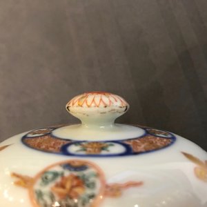 Three round Chinese armorial tureens and covers from the service of King Louis XV of France, Yongzheng, ca. 1732 — 照片 17