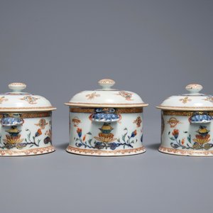 Three round Chinese armorial tureens and covers from the service of King Louis XV of France, Yongzheng, ca. 1732 — 照片 5