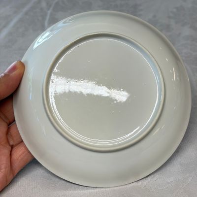 Three sets of Chinese export famille rose and grisaille 'European Subject' tea bowls and saucers — foto 8