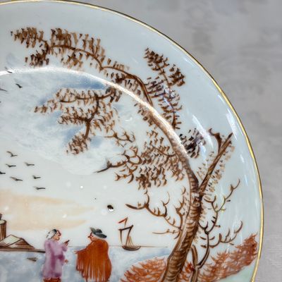 Three sets of Chinese export famille rose and grisaille 'European Subject' tea bowls and saucers — foto 14