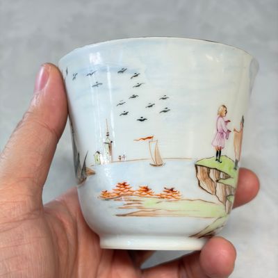 Three sets of Chinese export famille rose and grisaille 'European Subject' tea bowls and saucers — foto 31