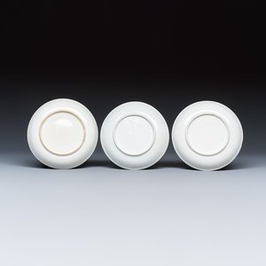 Three sets of Chinese export famille rose and grisaille 'European Subject' tea bowls and saucers — foto 3