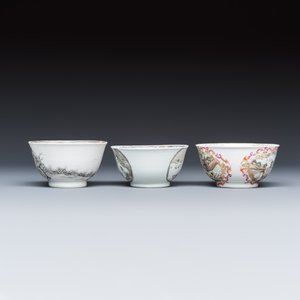 Three sets of Chinese export famille rose and grisaille 'European Subject' tea bowls and saucers — foto 5