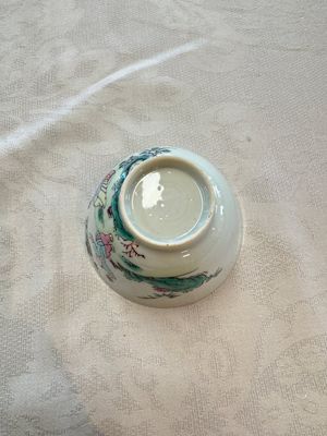 Three sets of Chinese famille rose 'Elegant Beauty and Boy' cups and saucers, Qianlong — photo 13