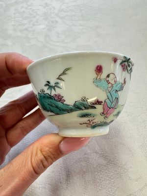 Three sets of Chinese famille rose 'Elegant Beauty and Boy' cups and saucers, Qianlong — photo 3