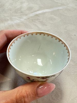 Three sets of Chinese famille rose 'Elegant Beauty and Boy' cups and saucers, Qianlong — photo 34