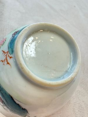 Three sets of Chinese famille rose 'Elegant Beauty and Boy' cups and saucers, Qianlong — photo 36
