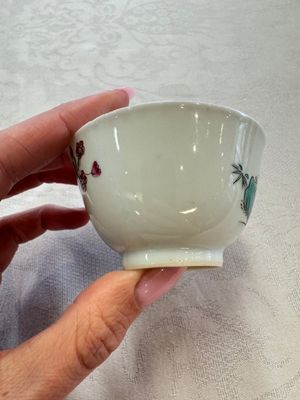 Three sets of Chinese famille rose 'Elegant Beauty and Boy' cups and saucers, Qianlong — photo 4