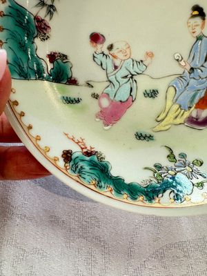 Three sets of Chinese famille rose 'Elegant Beauty and Boy' cups and saucers, Qianlong — photo 40