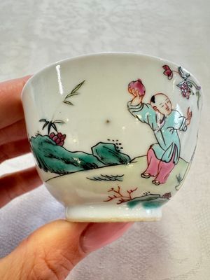 Three sets of Chinese famille rose 'Elegant Beauty and Boy' cups and saucers, Qianlong — photo 49