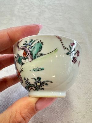 Three sets of Chinese famille rose 'Elegant Beauty and Boy' cups and saucers, Qianlong — photo 51