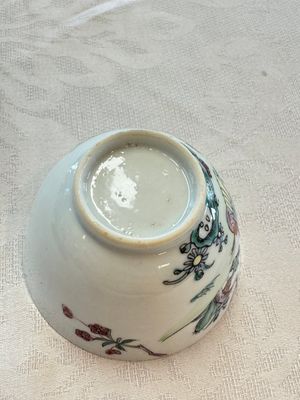 Three sets of Chinese famille rose 'Elegant Beauty and Boy' cups and saucers, Qianlong — photo 57