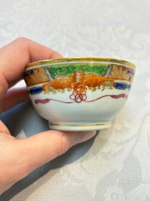 Three sets of Chinese famille rose gilt-decorated 'Bird among Flowering Branches' cups and saucers, 19th C. — 照片 15