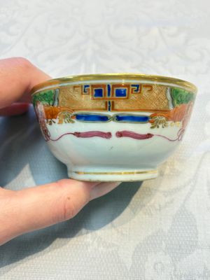 Three sets of Chinese famille rose gilt-decorated 'Bird among Flowering Branches' cups and saucers, 19th C. — 照片 18