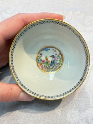 Three sets of Chinese famille rose gilt-decorated 'Bird among Flowering Branches' cups and saucers, 19th C. — 照片 21
