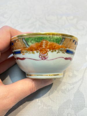 Three sets of Chinese famille rose gilt-decorated 'Bird among Flowering Branches' cups and saucers, 19th C. — 照片 7