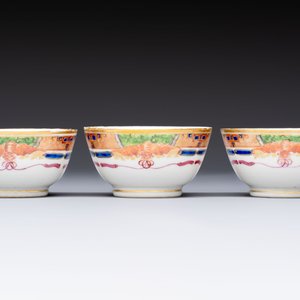 Three sets of Chinese famille rose gilt-decorated 'Bird among Flowering Branches' cups and saucers, 19th C. — 照片 4
