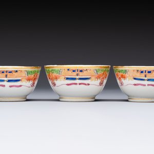 Three sets of Chinese famille rose gilt-decorated 'Bird among Flowering Branches' cups and saucers, 19th C. — 照片 5