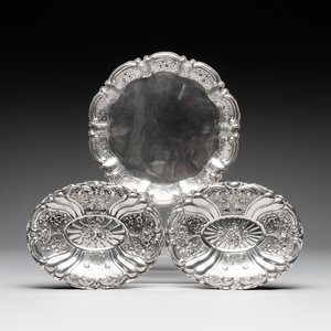 Three silver dishes with floral design, probably Germany, 19/20th C. — 照片 1