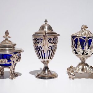 Three silver mustard jars with blue cristal interiors, 19th C. — 照片 4