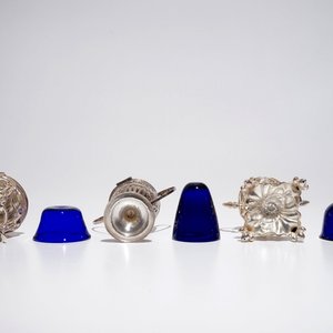 Three silver mustard jars with blue cristal interiors, 19th C. — 照片 6